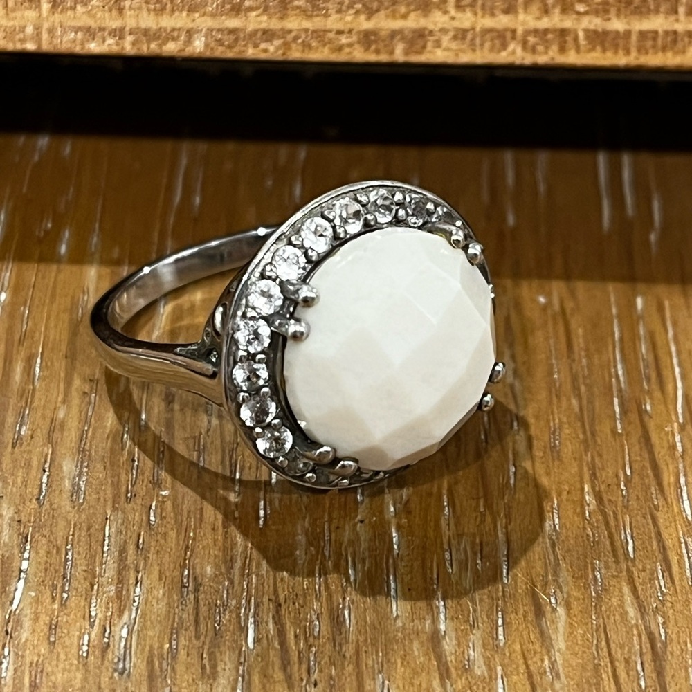 Vintage 925 Silver and White Agate Ring Size 8